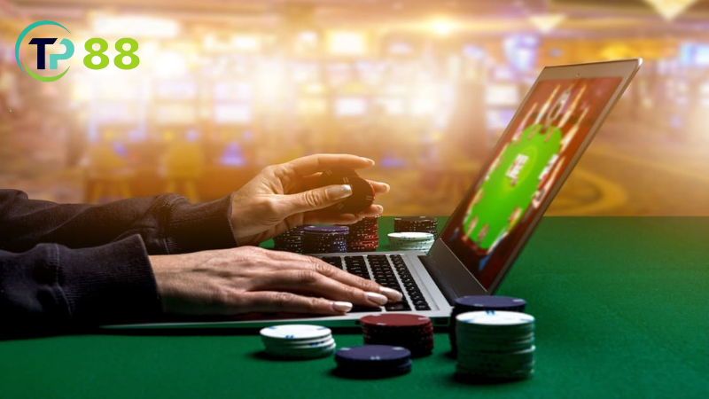 Poker: hiểu sai lệnh, mất quyền chơi.