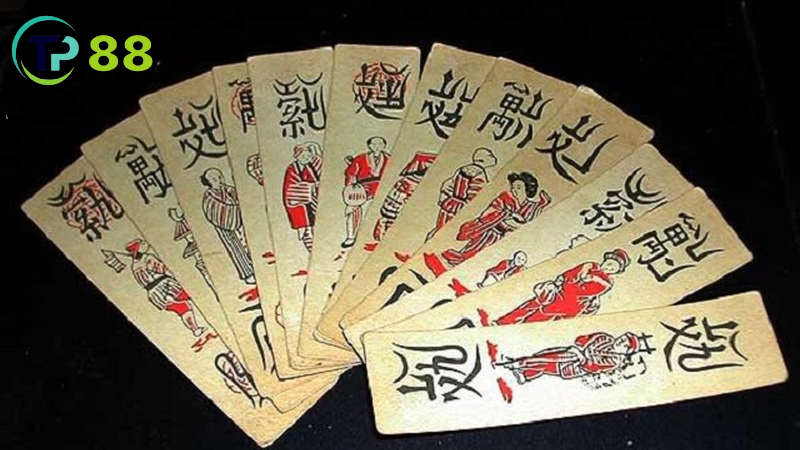 Tổ tôm: ba mươi lá, chữ Hán cổ.